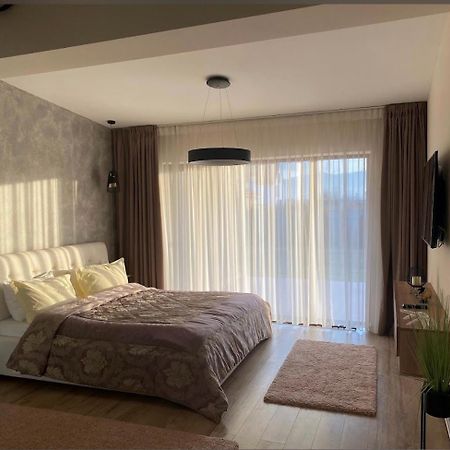 Casa Florida Villa Brasov Bagian luar foto