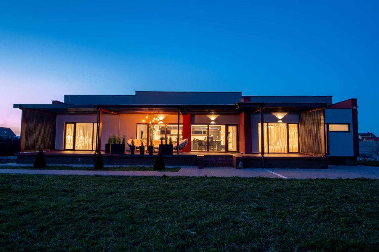 Casa Florida Villa Brasov Bagian luar foto
