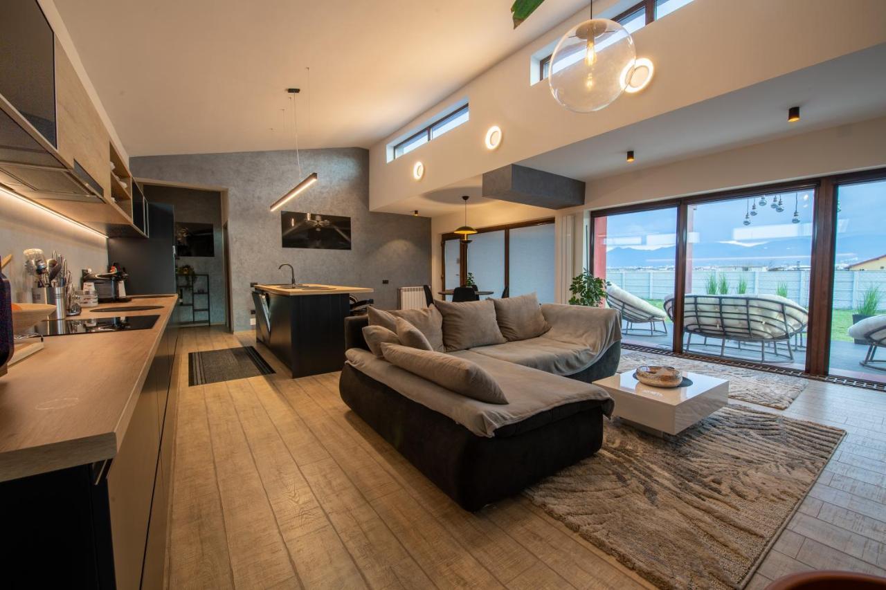 Casa Florida Villa Brasov Bagian luar foto