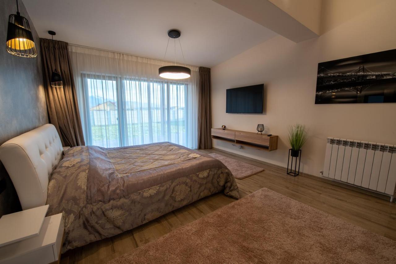 Casa Florida Villa Brasov Bagian luar foto
