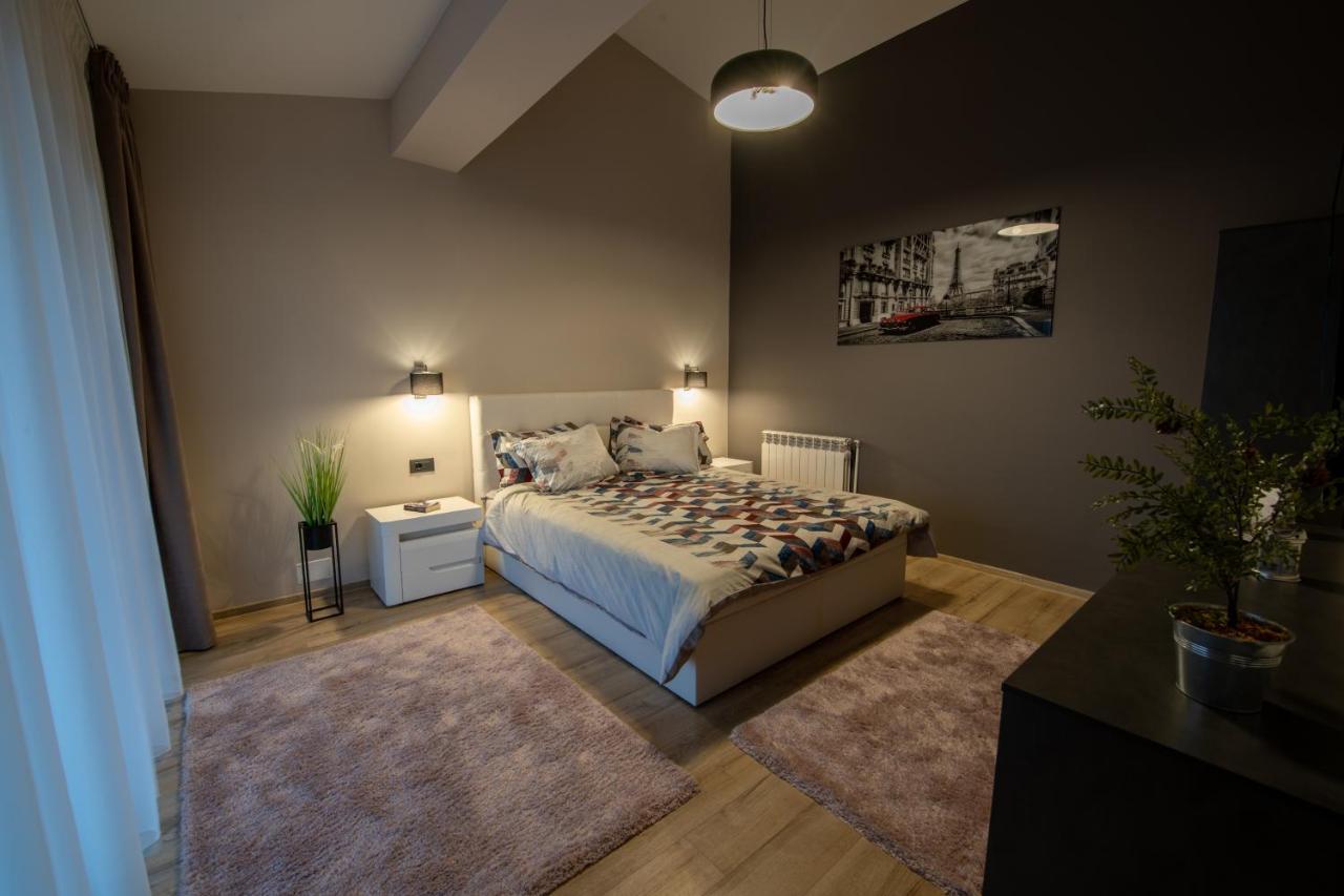 Casa Florida Villa Brasov Bagian luar foto