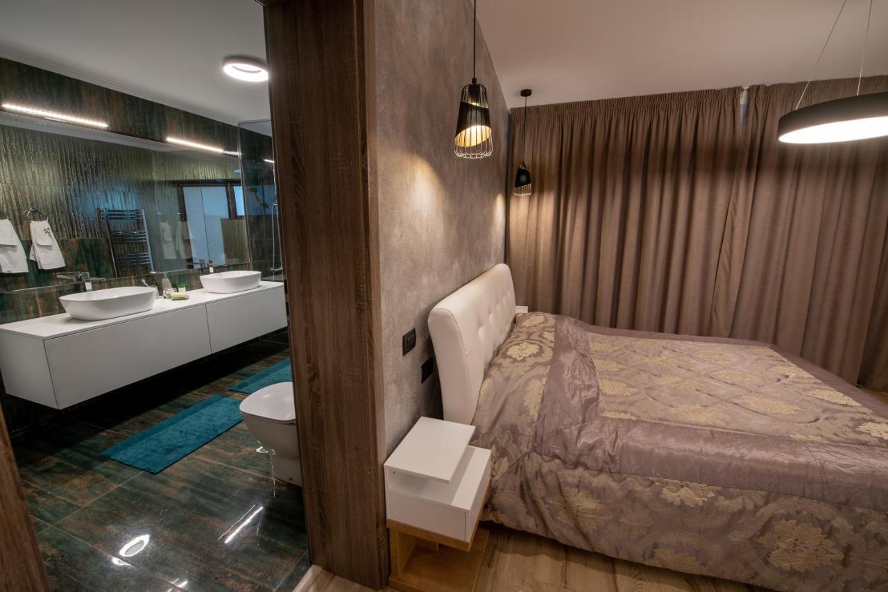 Casa Florida Villa Brasov Bagian luar foto