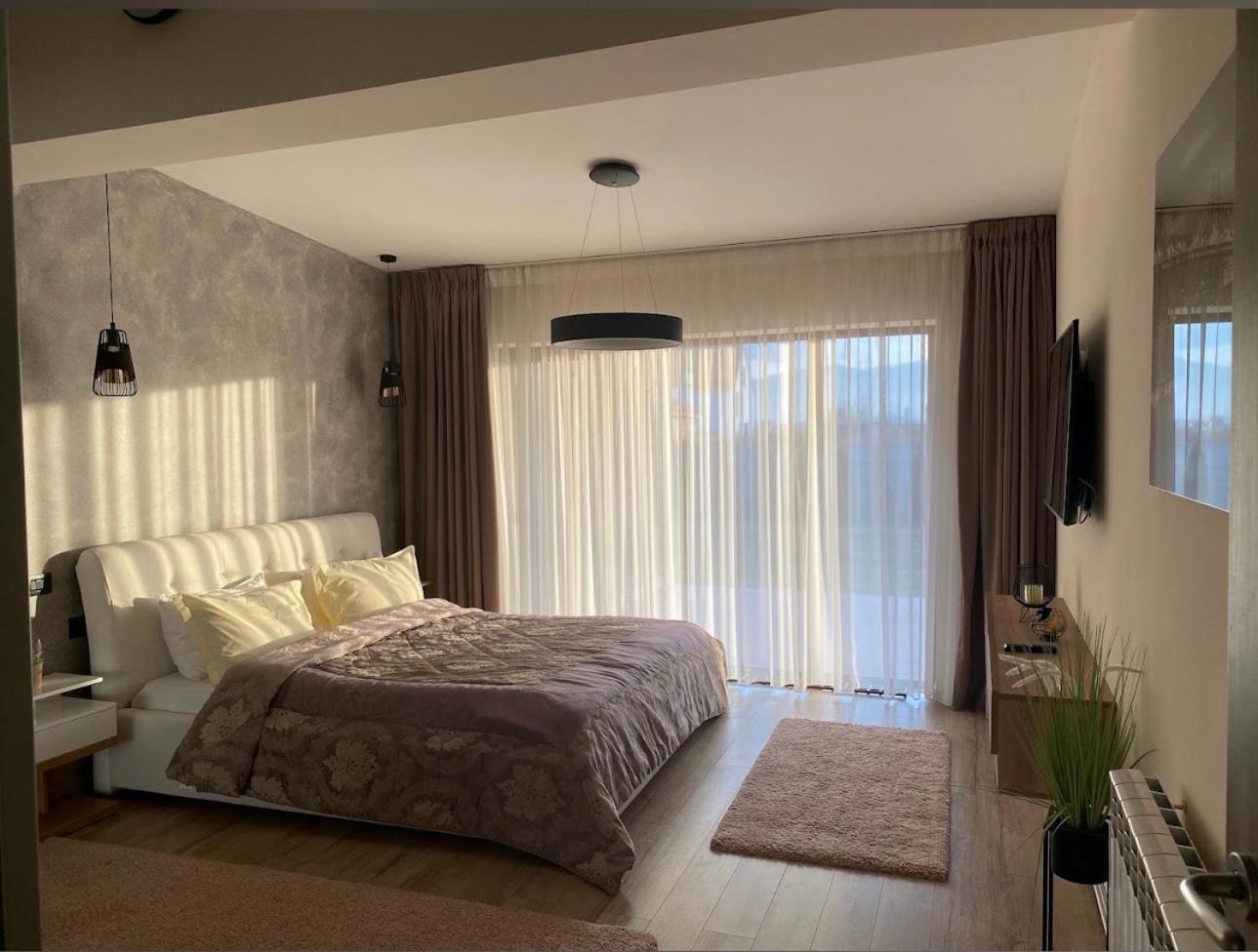 Casa Florida Villa Brasov Bagian luar foto